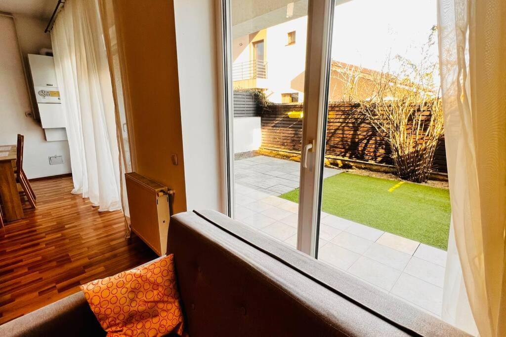 Otopeni Airport Apartment With Private Garden Exterior foto
