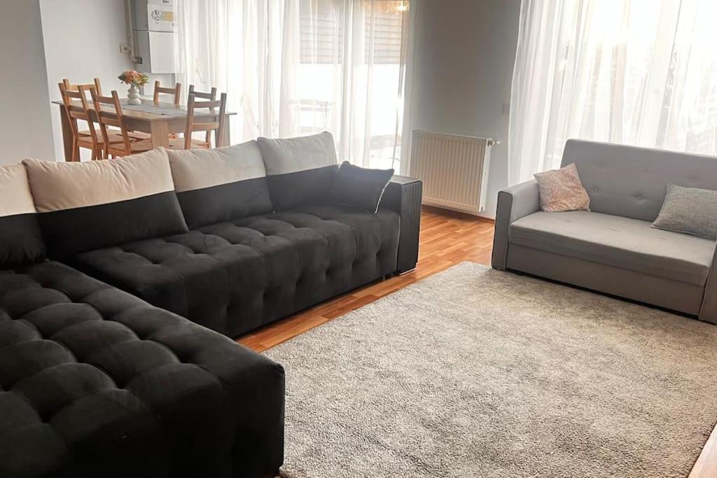 Otopeni Airport Apartment With Private Garden Exterior foto