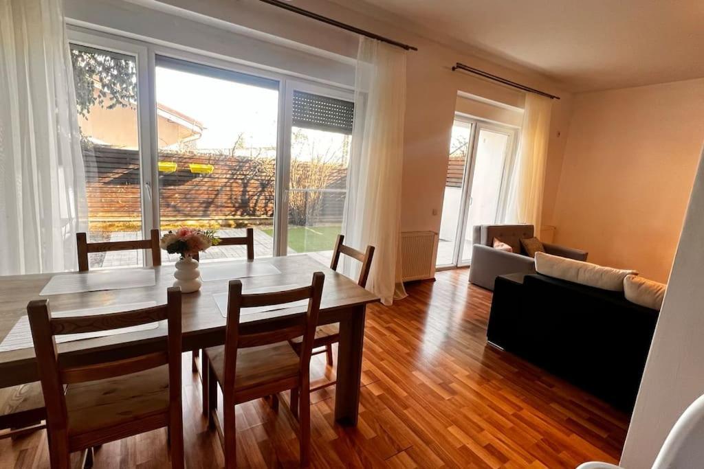 Otopeni Airport Apartment With Private Garden Exterior foto