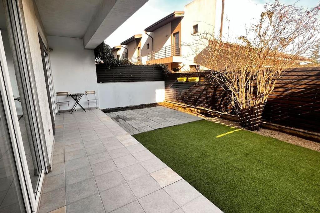 Otopeni Airport Apartment With Private Garden Exterior foto